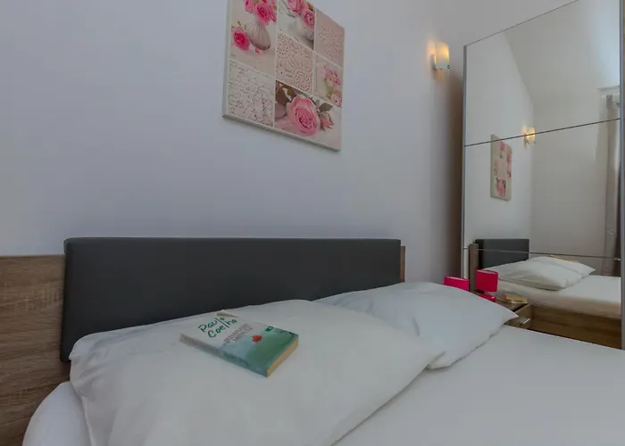 Apartment Polina Klenovica